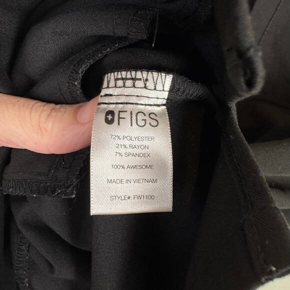 Figs Women's Black Casma Three Pocket V-neck Classic Fit Scrub Top - Picture 10 of 10